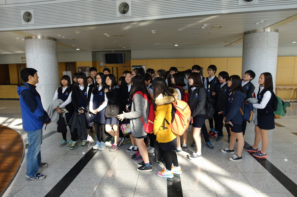하탑중학교 학생들의 백스테이지 투어 사진입니다.(2014. 11. 7) 사진